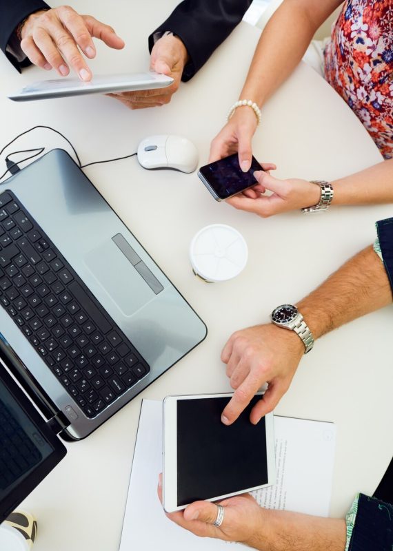 travailleurs utilisant dispositifs lieu travail 1301 710